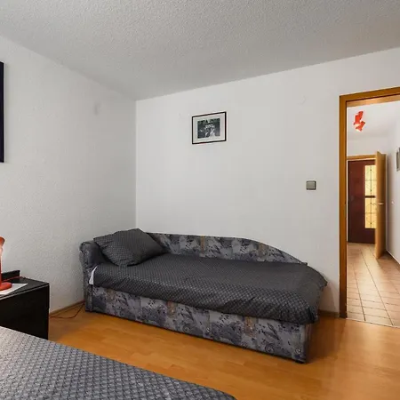 Lili 2 Apartment